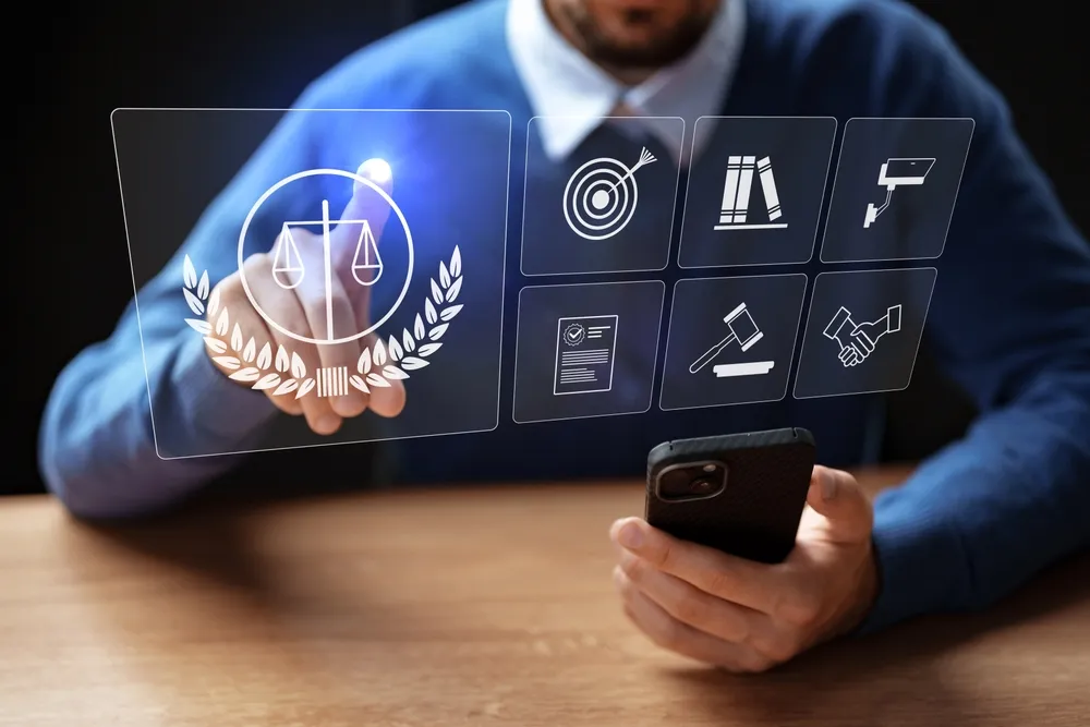 Integração de sistemas: foto ilustrativa de pessoa interagindo com painel tecnológico.